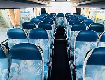 Wnętrze autobusu - 57 miejsc